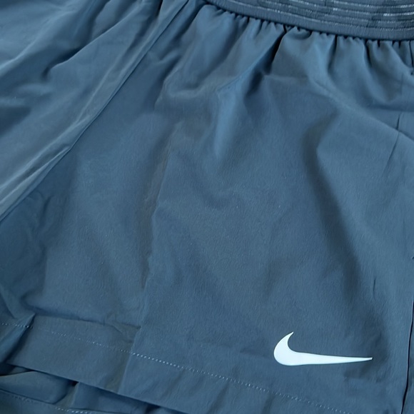 Nike Women's Core Flex Short 4” Gray - Picture 4 of 10